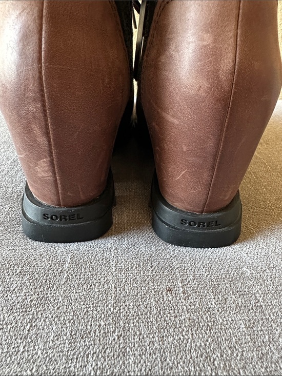 sorel lexie wedge tobacco Girl's Boot - 5 Its crafted of a leather and felt mix New without tags or box